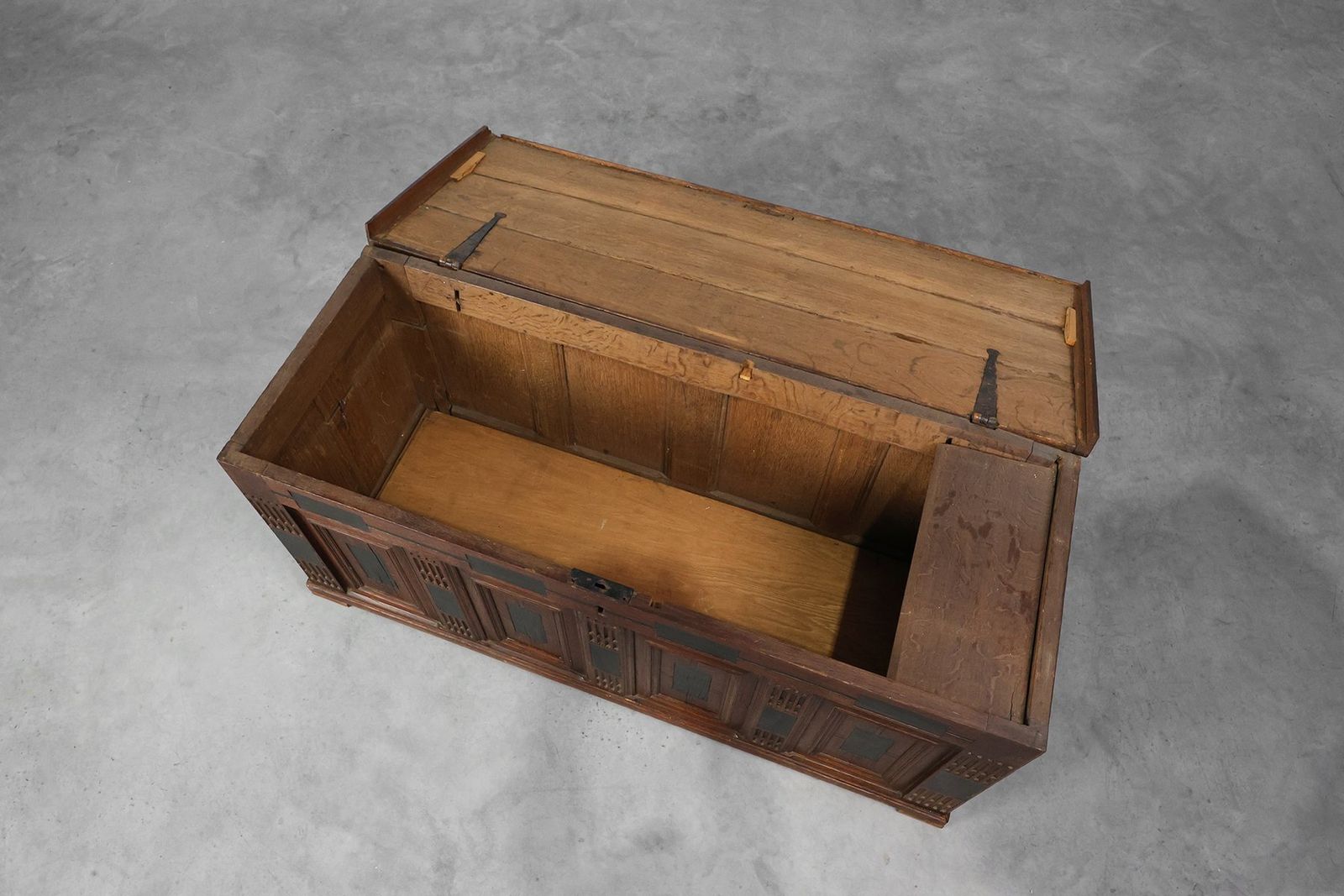 French Oak Storage Trunk Or Linen Chest, 17th Century photo vintage
