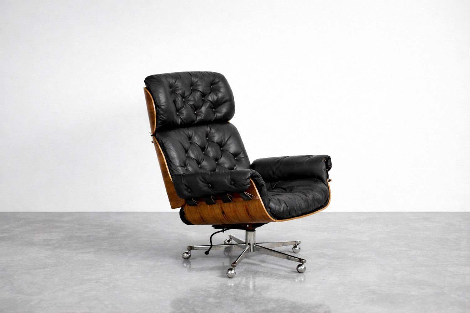 2139.0 Mid Century Modern Zwitserse Leren En Bentwood Loungestoel Van Martin Stoll Voor Giroflex, Jaren 1960 photo