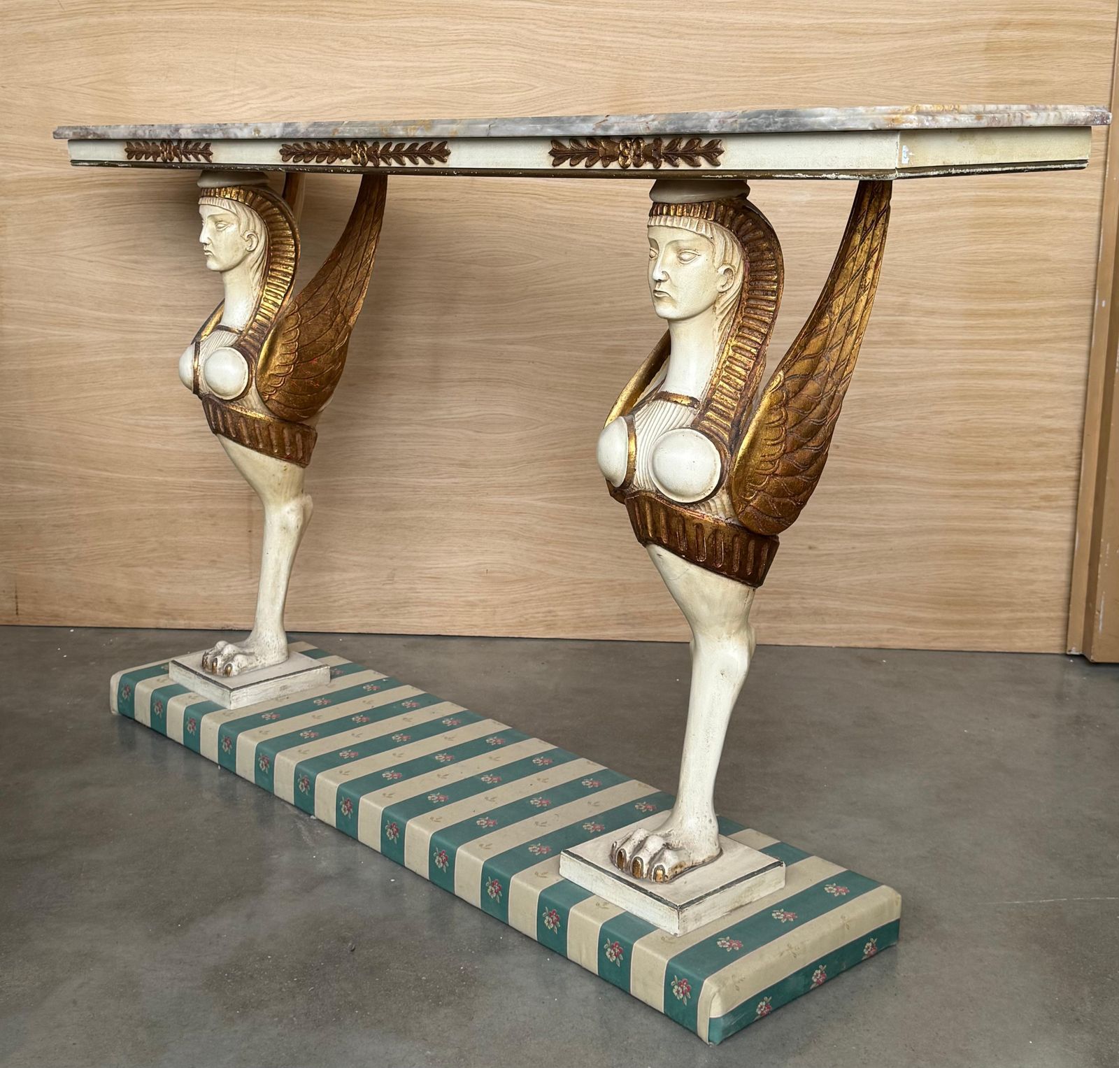 Console suédoise de style Empire en bois sculpté, polychrome et doré, début du XXe siècle photo 3180.0