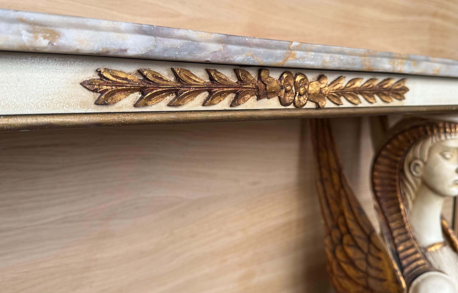 Console suédoise de style Empire en bois sculpté, polychrome et doré, début du XXe siècle photo vintage