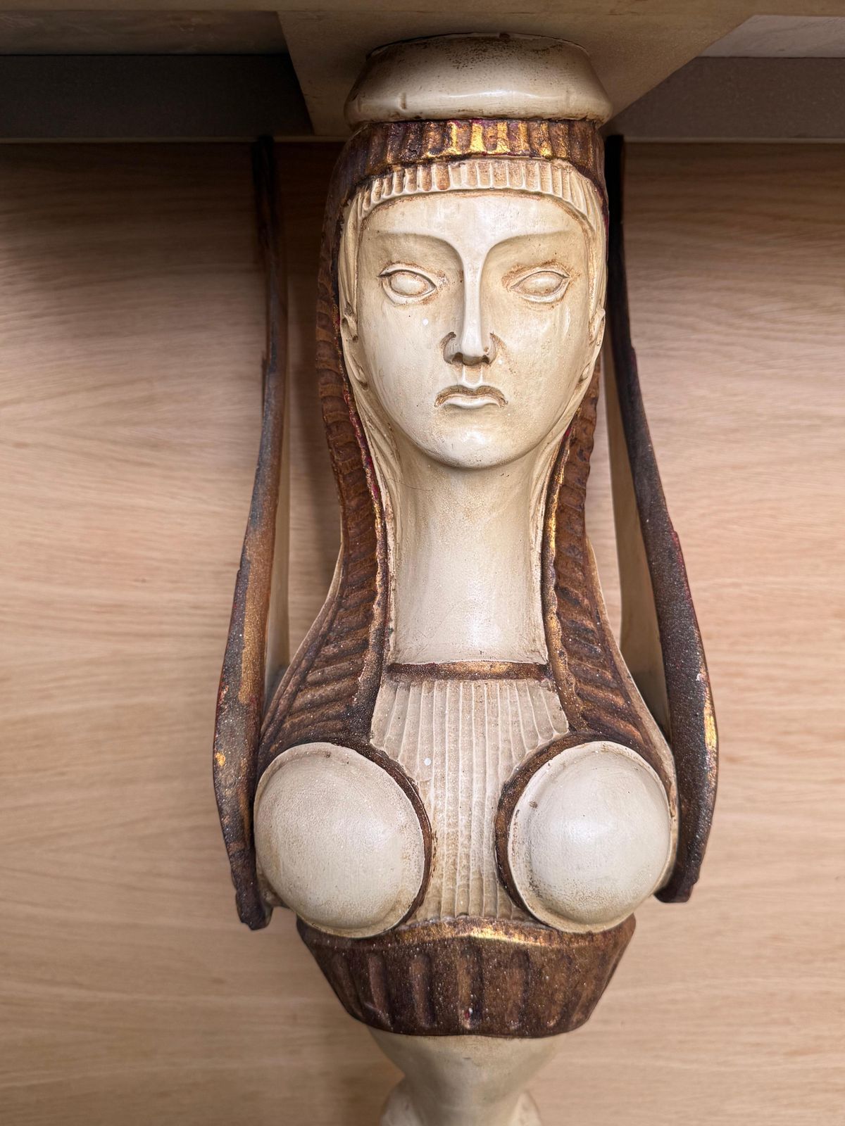 photo furniture Console suédoise de style Empire en bois sculpté, polychrome et doré, début du XXe siècle