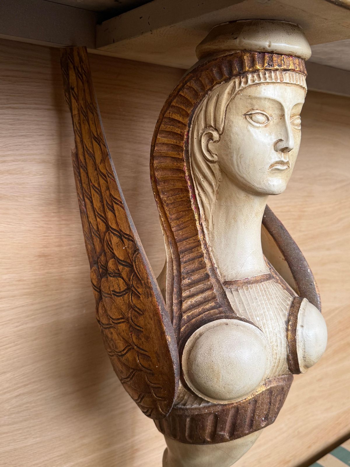 photo for sale Console suédoise de style Empire en bois sculpté, polychrome et doré, début du XXe siècle