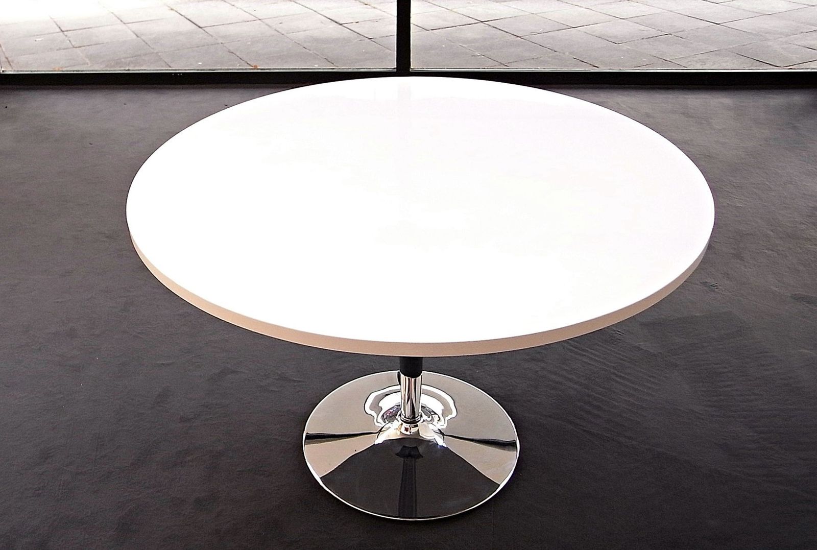 Furniture Round Dining Table In White High Gloss Melamine On Chromed Tulip Pedestal, Germany, 2000s photo