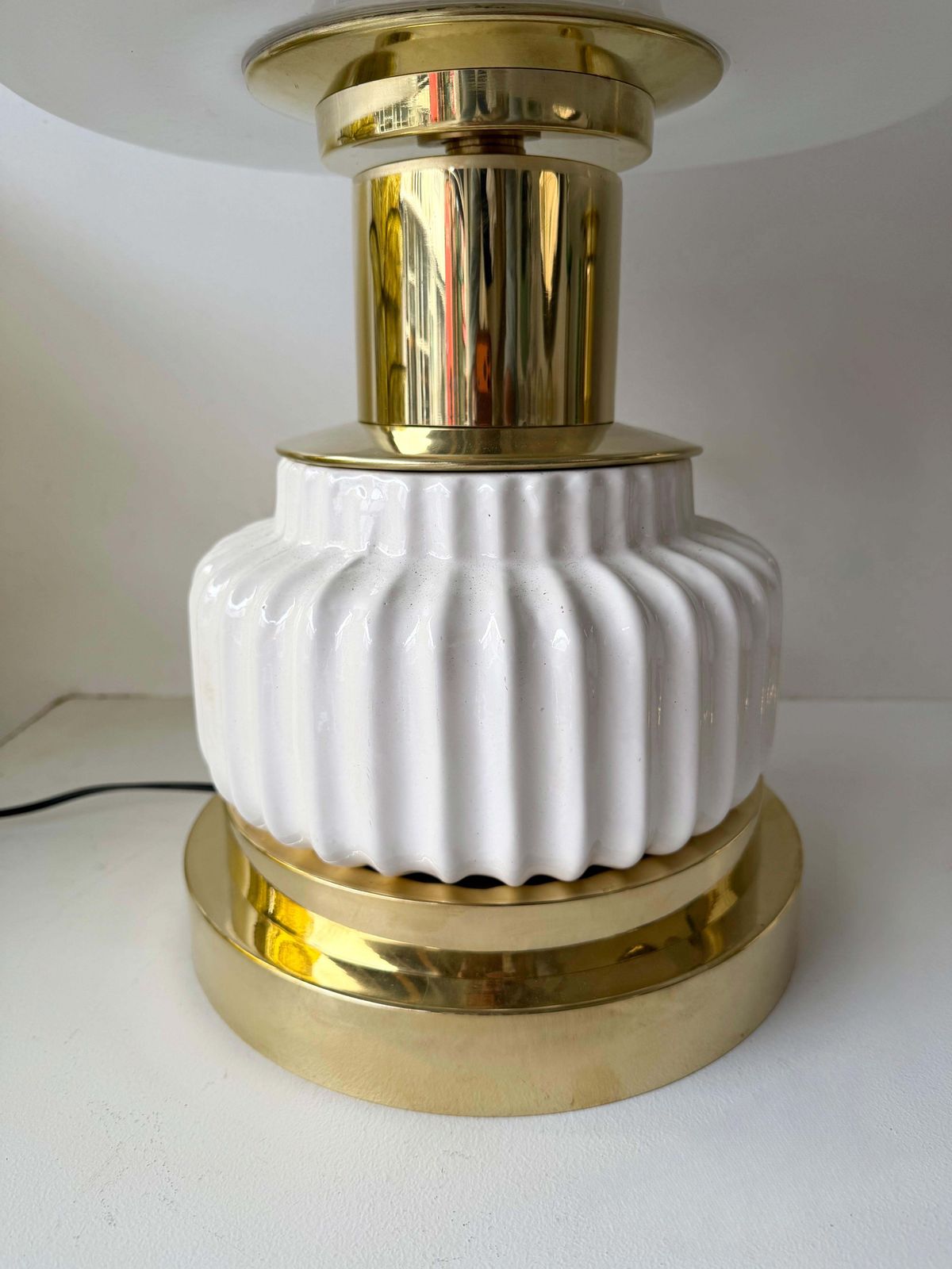Contemporary Pair Of Brass And White Murano Glass Wave Shades Lamps, Italy photo vinterior