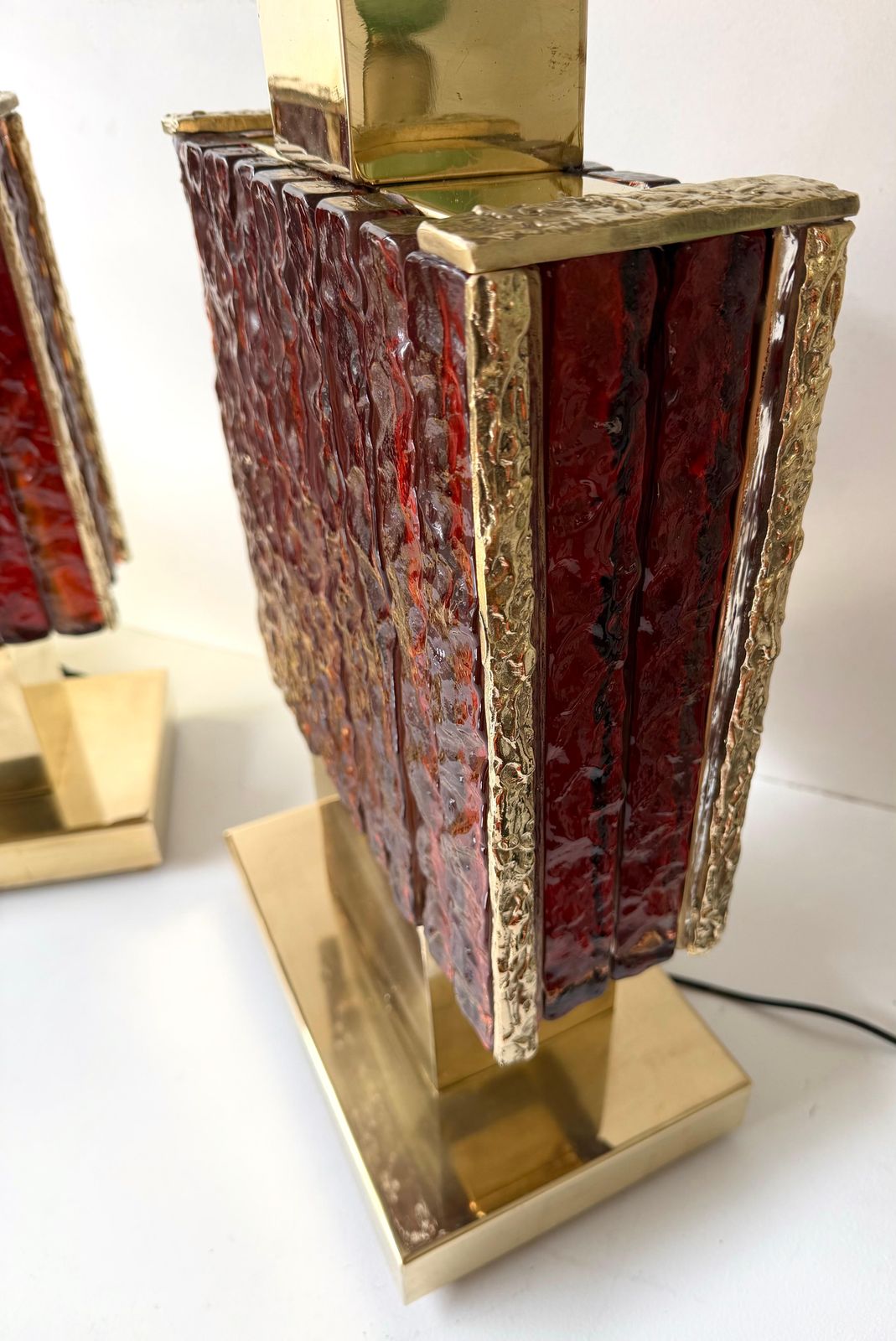 Contemporary Pair Of Brass Fusion And Red Murano Glass Lamps, Italy photo vinterior