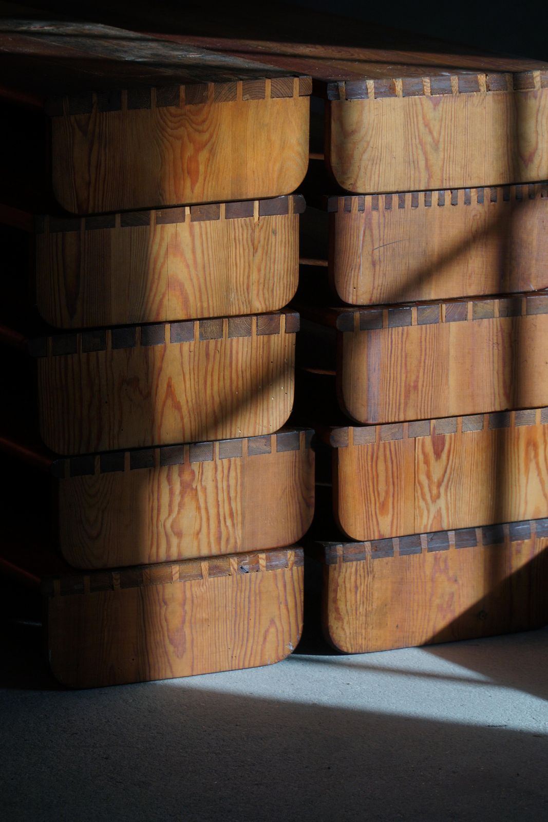Swedish Modern, Set Of 4 Multifunctional Shelves In Pine, Late 19th Century photo vinterior