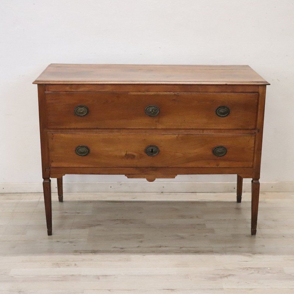 3886.0 Antique 18th Century Walnut Chest Of Drawers photo