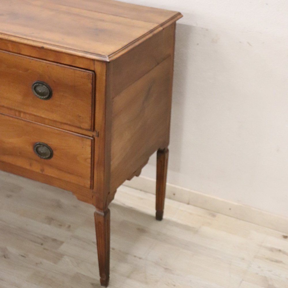 photo vinterior Antique 18th Century Walnut Chest Of Drawers