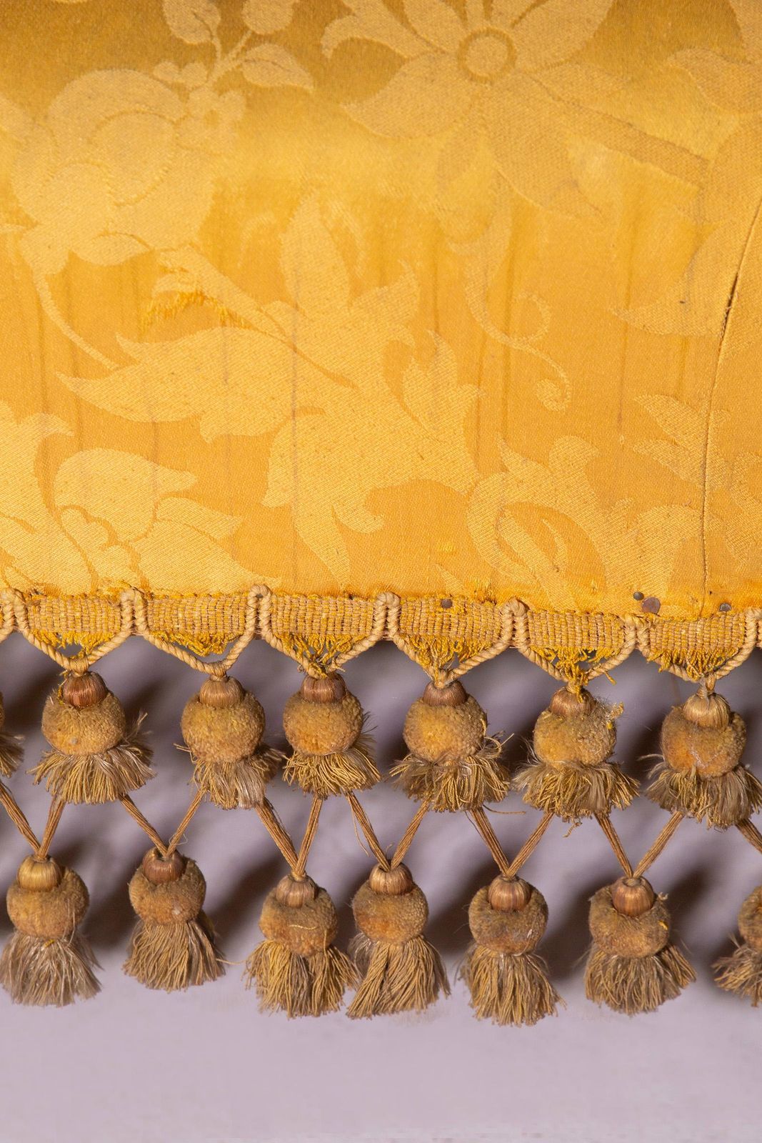 9609.0 Italian Art Deco Round Boudoir Sofa In Original Golden Satin Fabric With Tassels photo