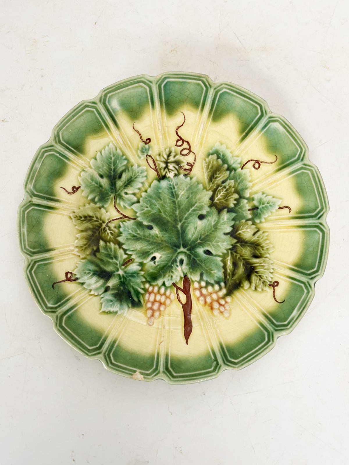 photo vintage Set Of Majolica Plates Signed With Floral Motifs And A Pitcher