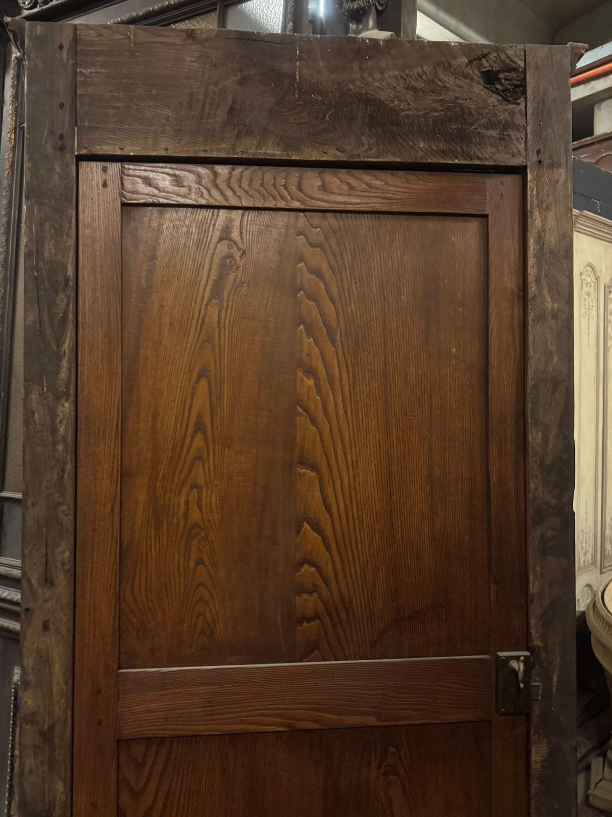 Single Leaf Chestnut Door, Complete With Frame, Italy photo 2349.0