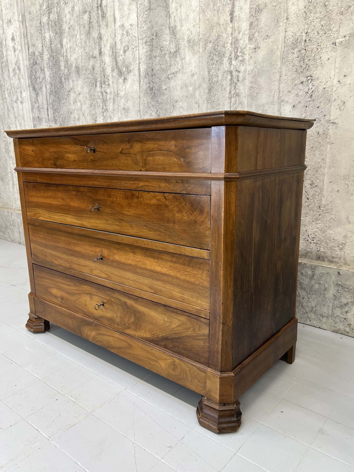 photo vinterior Four Drawer French Chest Of Drawers
