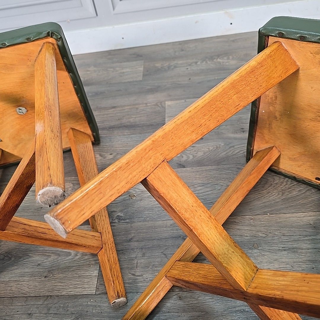 photo vintage Pair Mid Century Stools Maple & Co Solid Beech Green Vinyl Seats Pub Bar