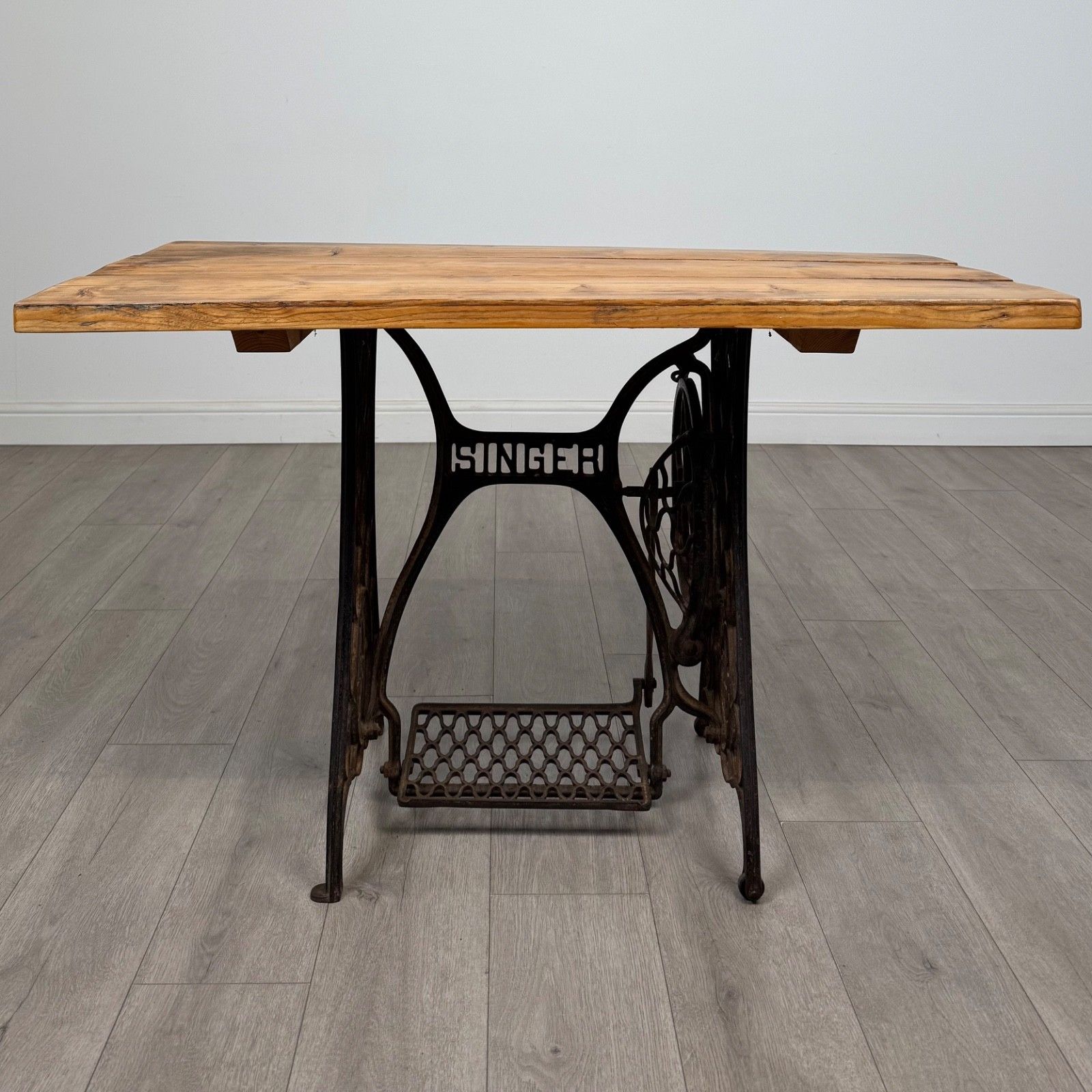 Vintage 20th Century Cast Iron Table Of Good Quality ( Af 5285 )