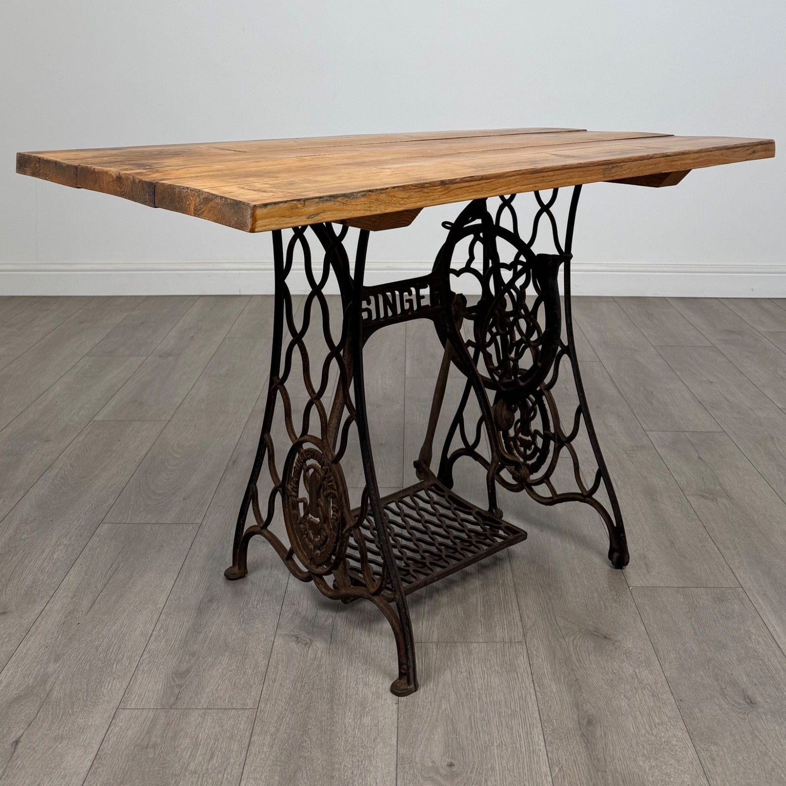 Vintage 20th Century Cast Iron Table Of Good Quality ( Af 5285 ) photo vintage