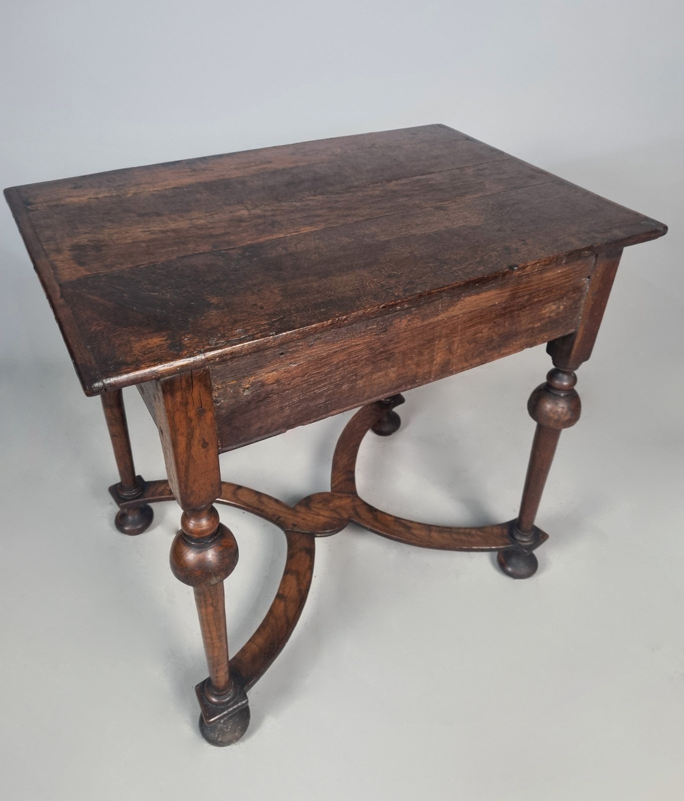 Beautiful Queen Anne Period Elm And Oak Lowboy C.1710 photo vinterior