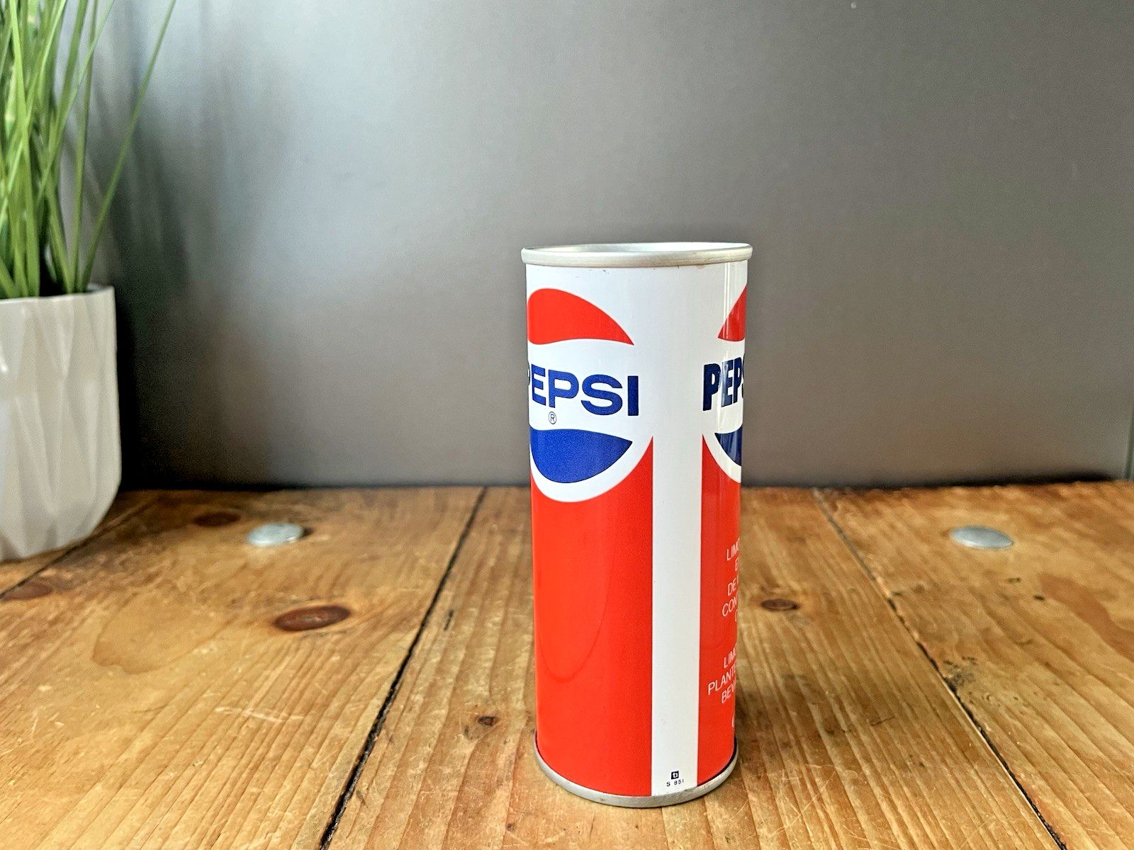 Rare Vintage 80's Empty Sealed Pepsi Cola 25cl Soda Drinks Coke Can Fridge Prop photo vinterior