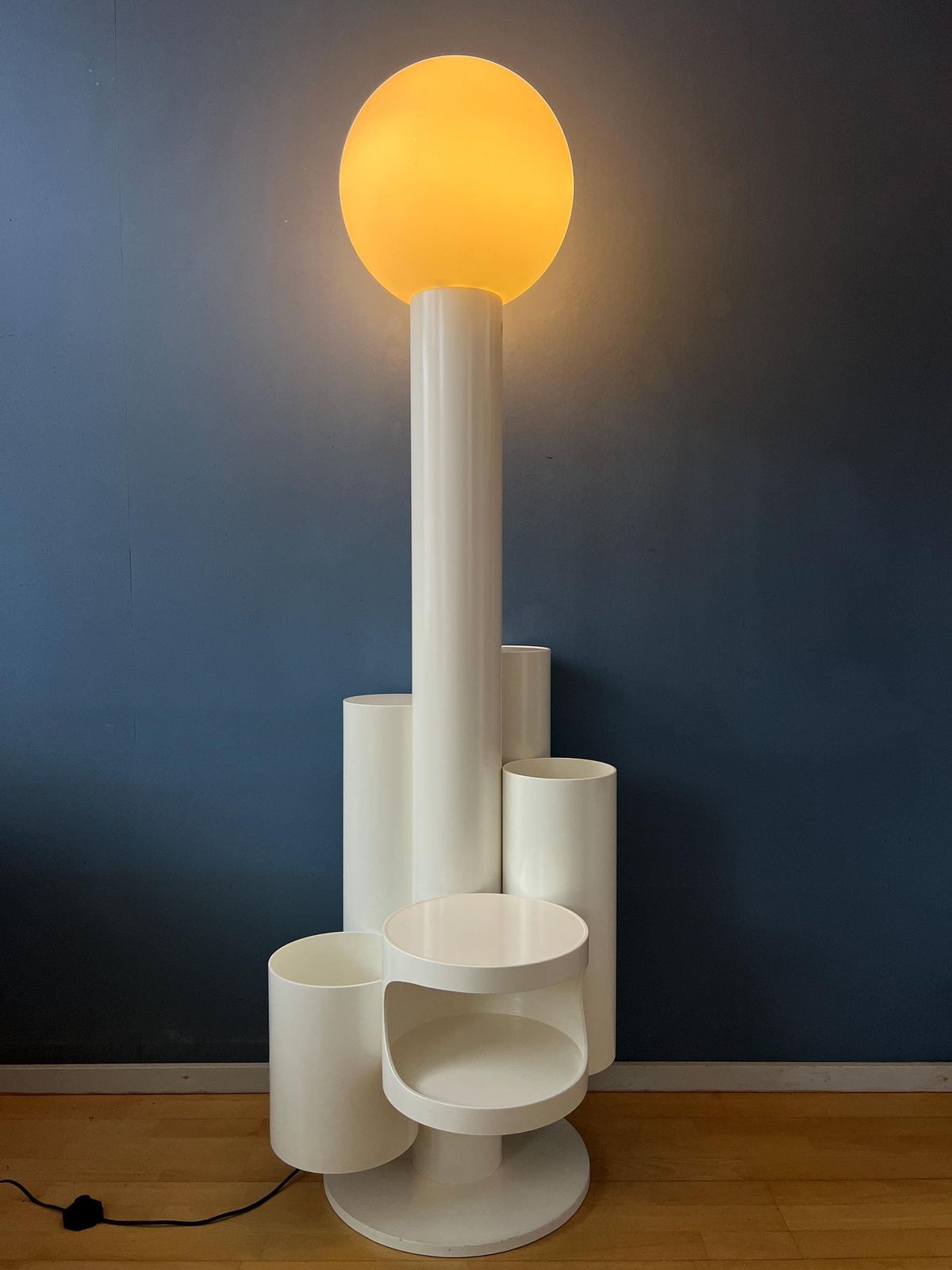 White 'Close Encounter' Floor Lamp And Plant Stand By Kerst Koopman photo Lighting