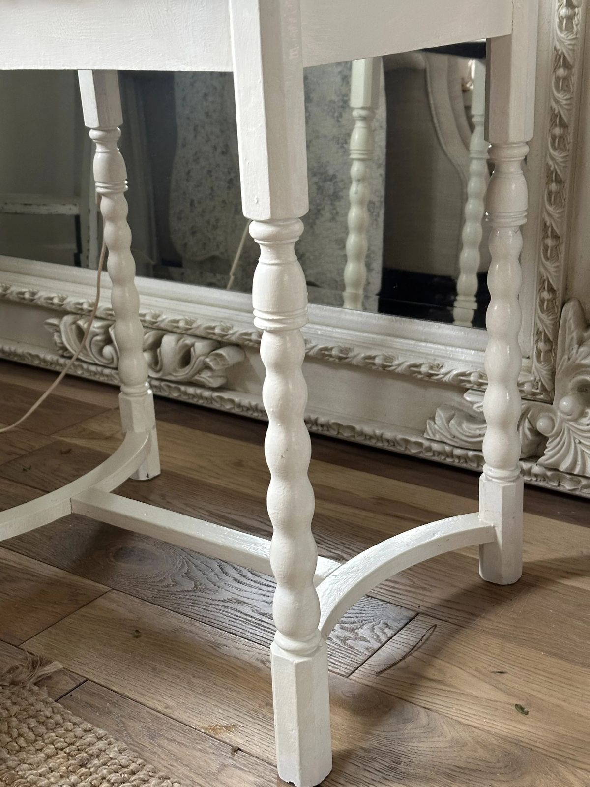 Pretty Oak Bobbin White Psinted Side Table photo Furniture