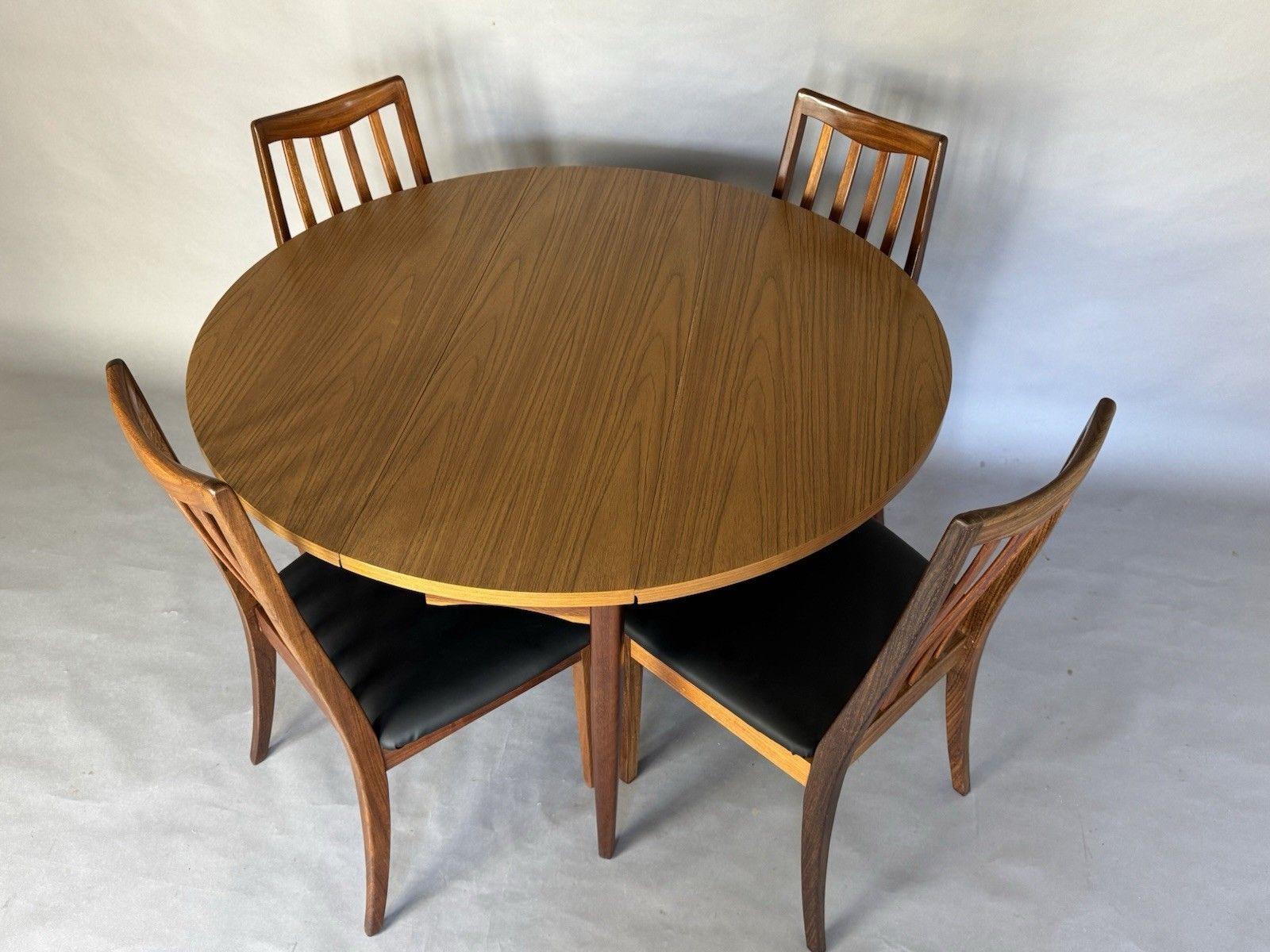 Mid Century Extending Drop Leaf Round Dining Table & Four Chairs photo vinterior