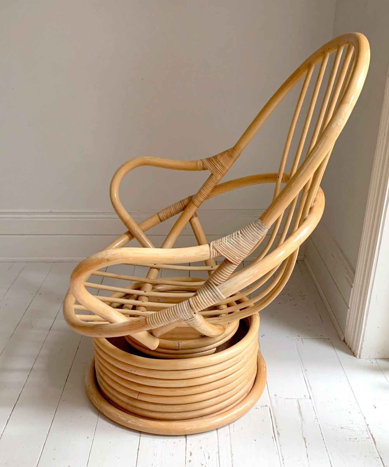 Stunning Mid Century Modern Large 1970s Rattan Rocking & Swivel Chair With Cushion photo Furniture