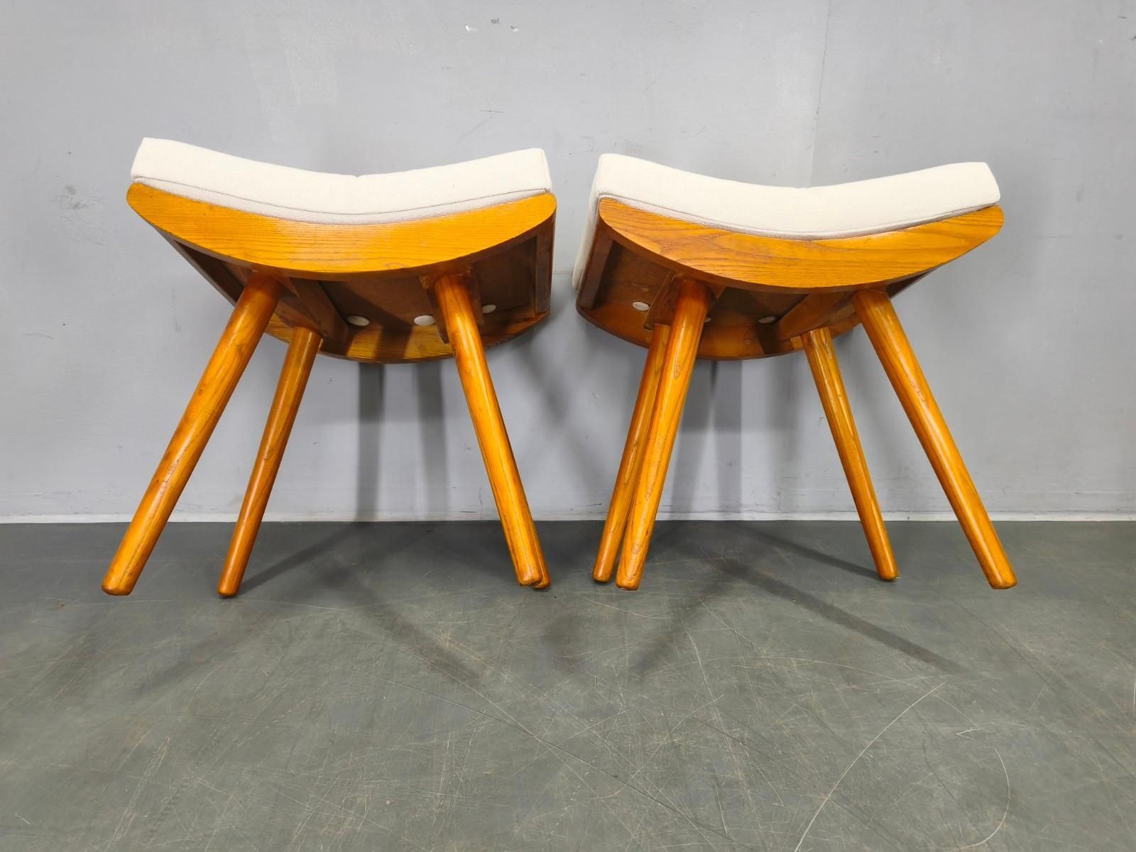 photo vintage Pair Of Mid Century Maple Wood Stools, 1960s Czechoslovakia