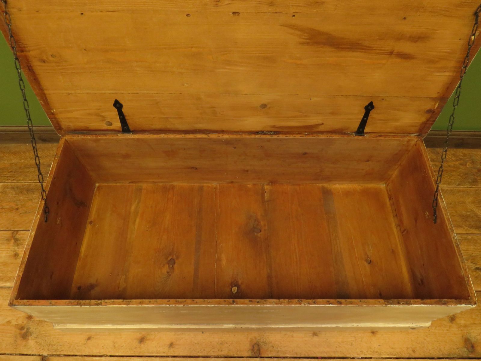 355.0 Folk Art Blanket Box With Barn Star Design photo
