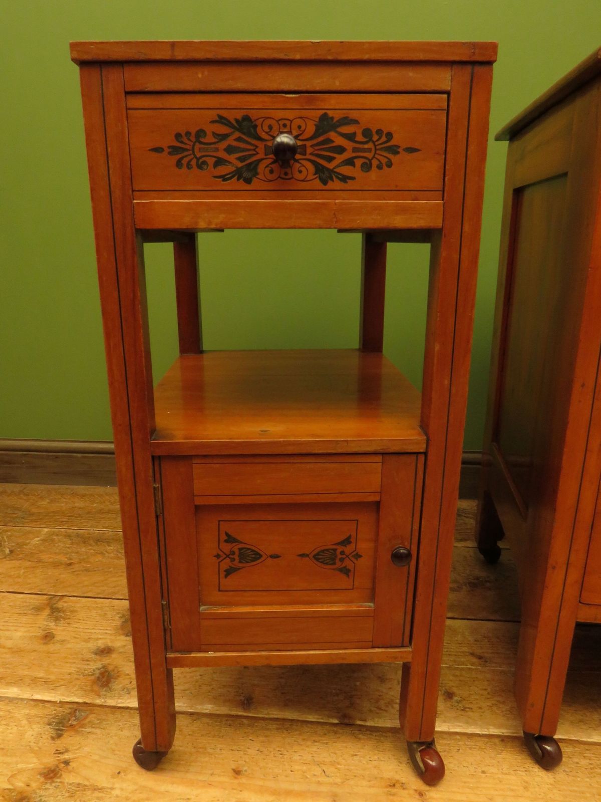 Stencilled Chest Of Drawers & Bedside Chest photo vintage