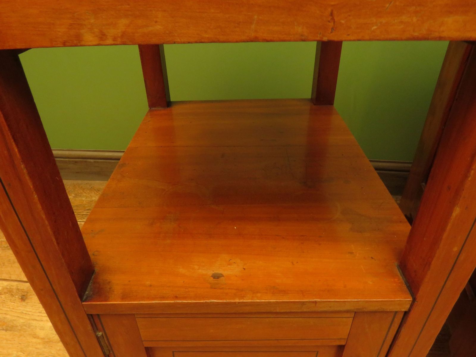 photo vinterior Stencilled Chest Of Drawers & Bedside Chest