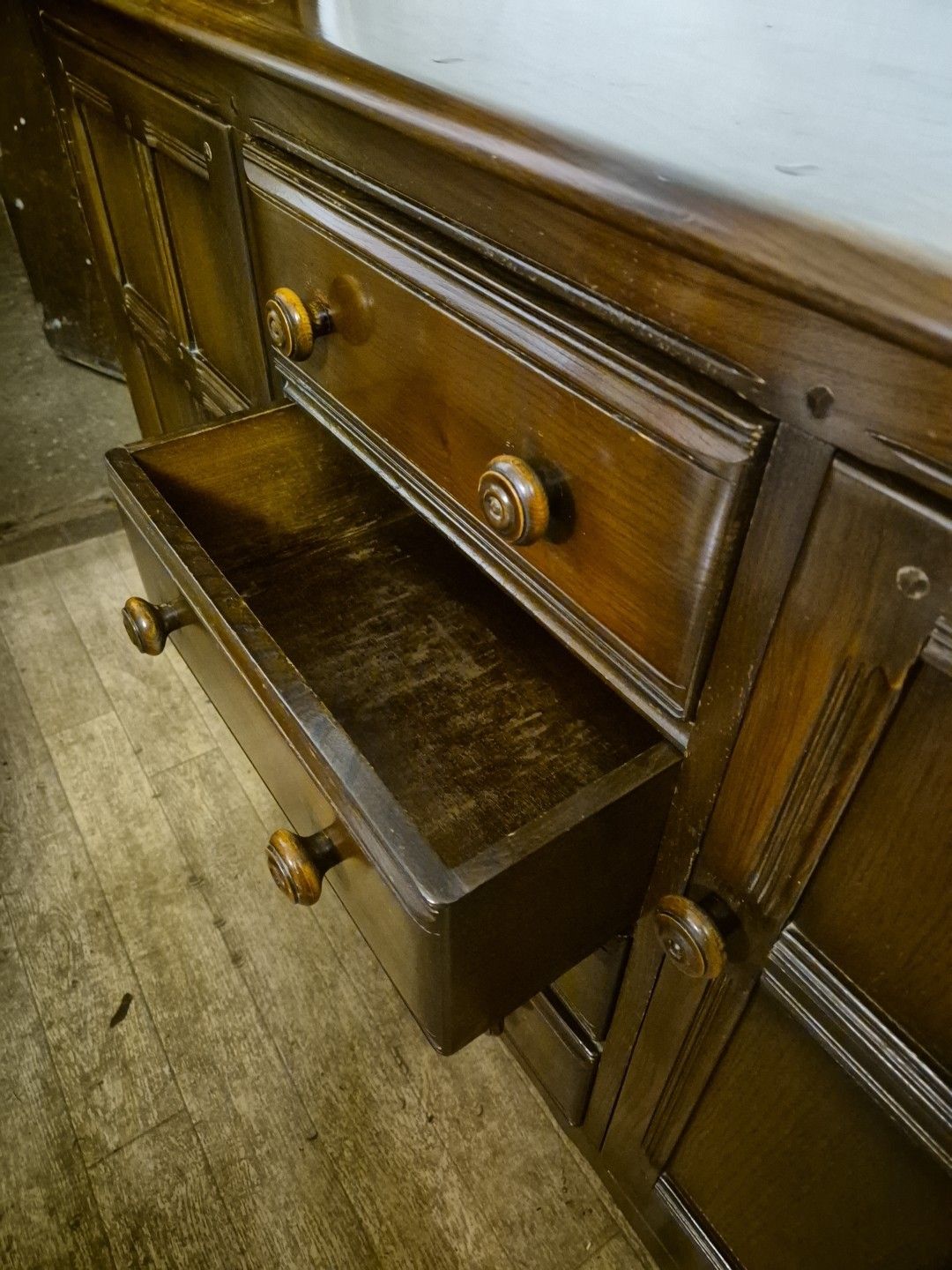 photo vintage Vintage Ercol Sideboard Old Colonial Dresser Model 282 Traditional Finish Elm