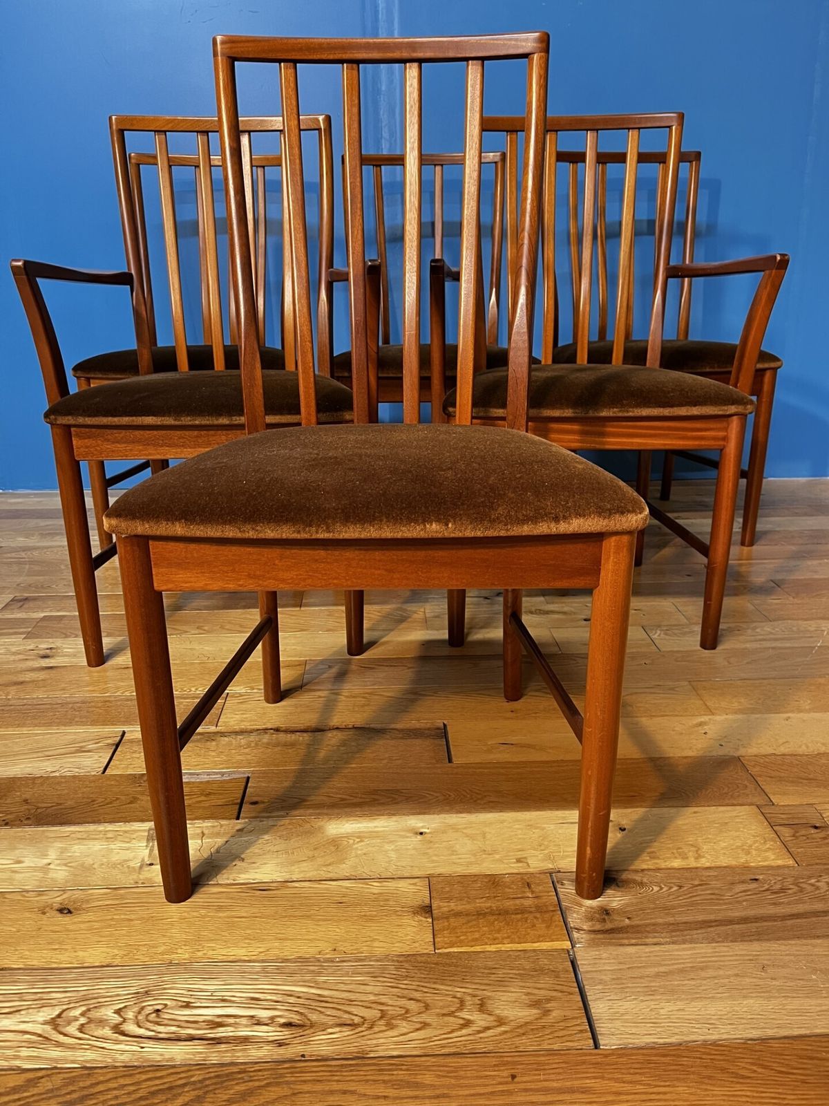 photo vintage McIntosh Of Kirkcaldy Dining Table And 6 Chairs