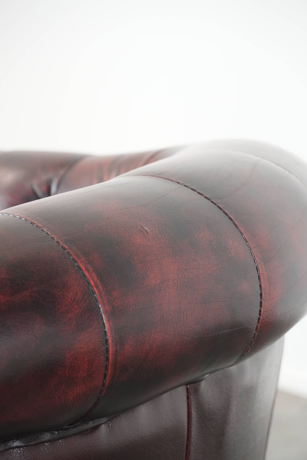 photo vintage Cowhide Chesterfield Club Armchair In Classic English Style, Finished With Decorative Studs