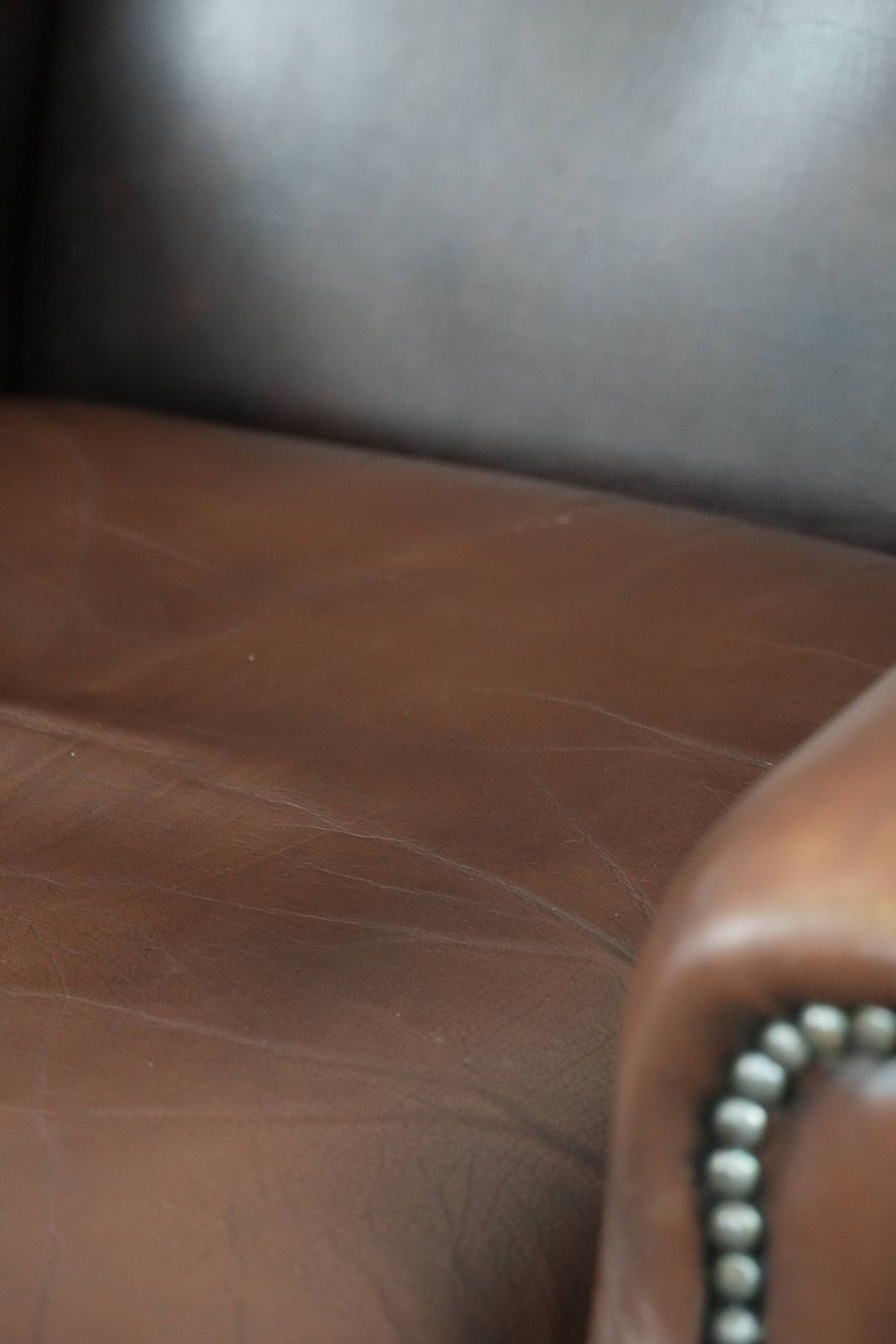 photo buy Nice Brown Smooth Cowhide Chesterfield Armchair In English Style Finished With Decorative Nails