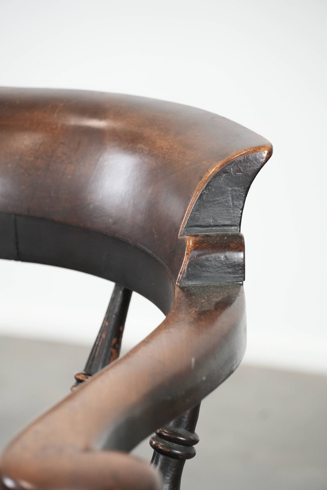 photo vinterior Antieke Engelse Captain's Chair / Zijstoel / Bureaustoel Uit Het Begin Van De 19e Eeuw