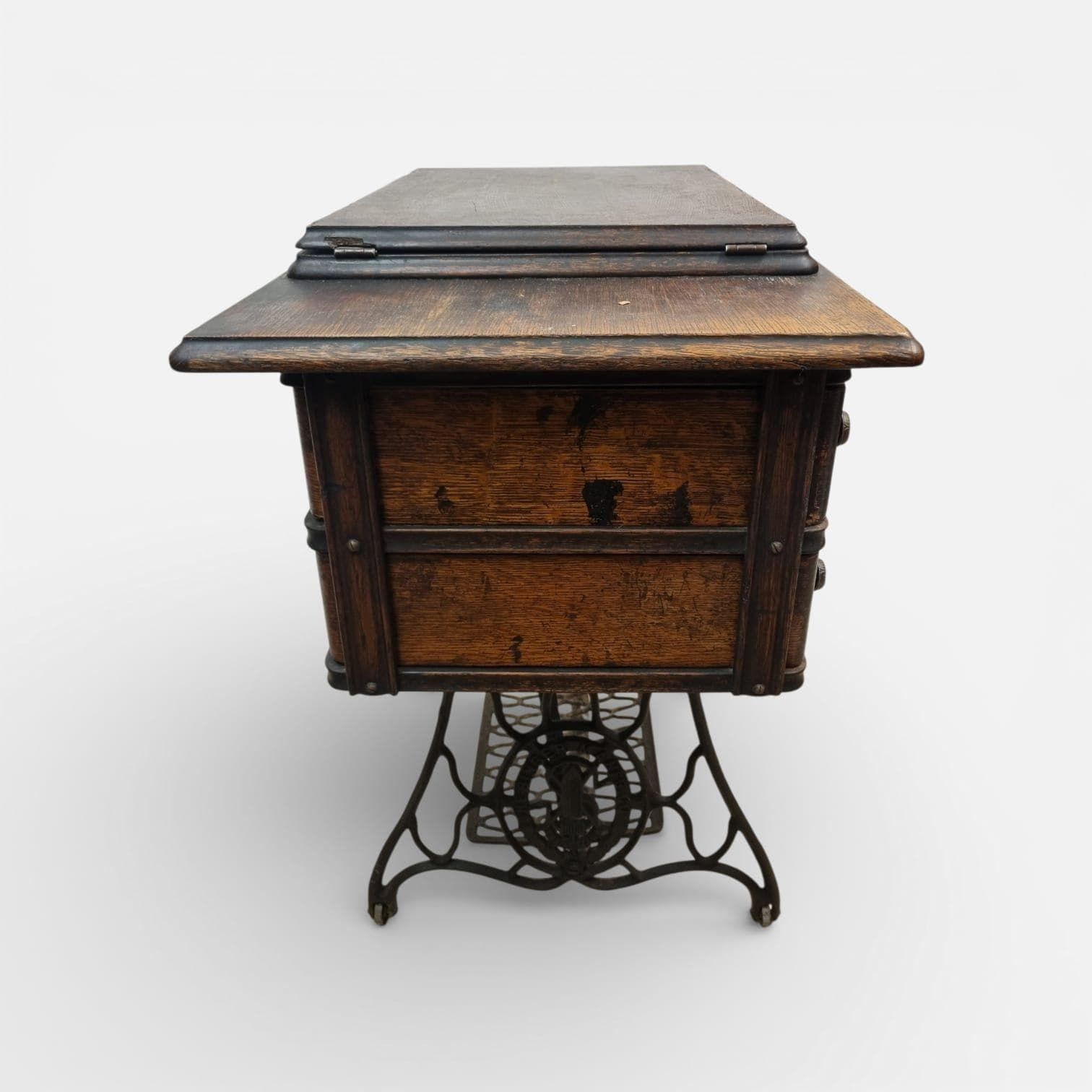 Antique Singer Treadle Sewing Machine / Original Cabinet / C1915 photo Home Decor