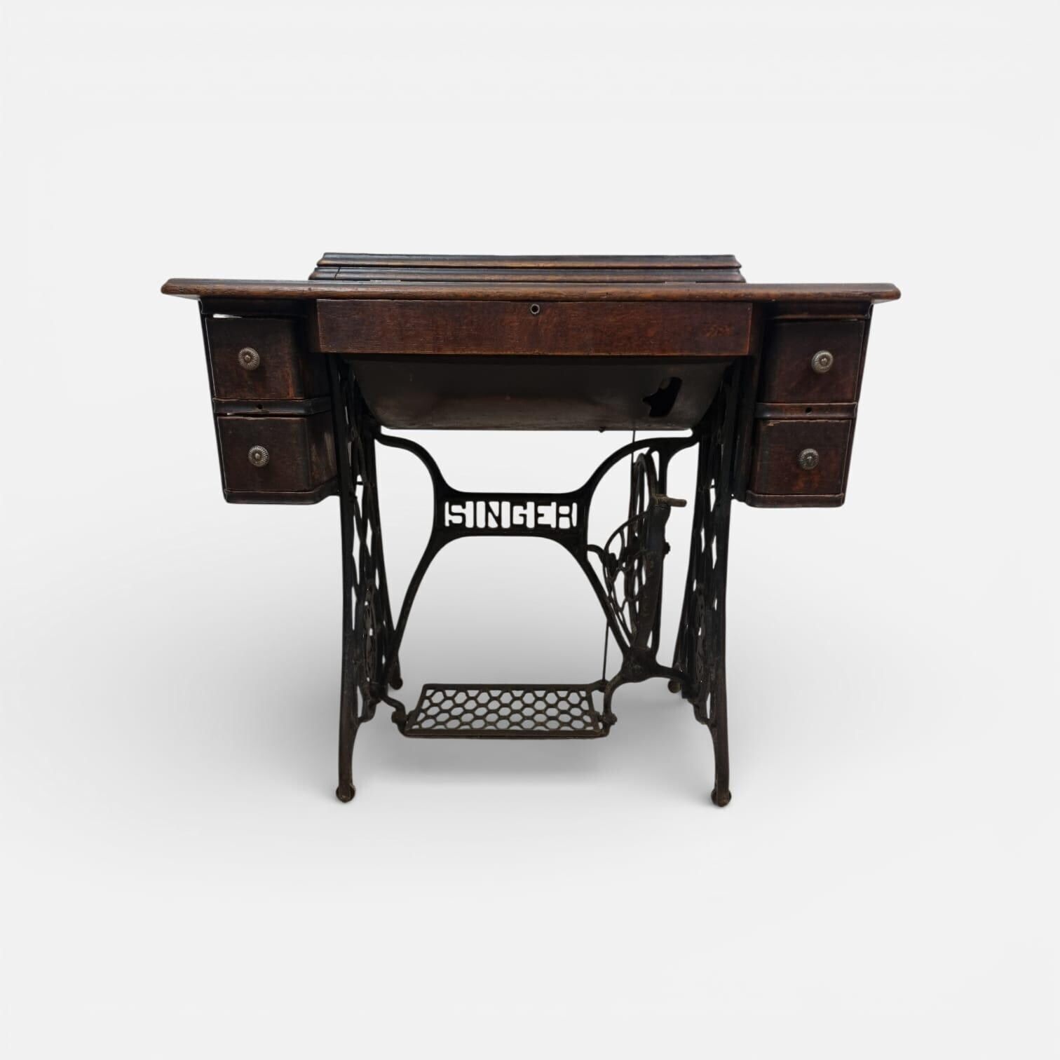 Antique Singer Treadle Sewing Machine / Original Cabinet / C1915 photo vinterior