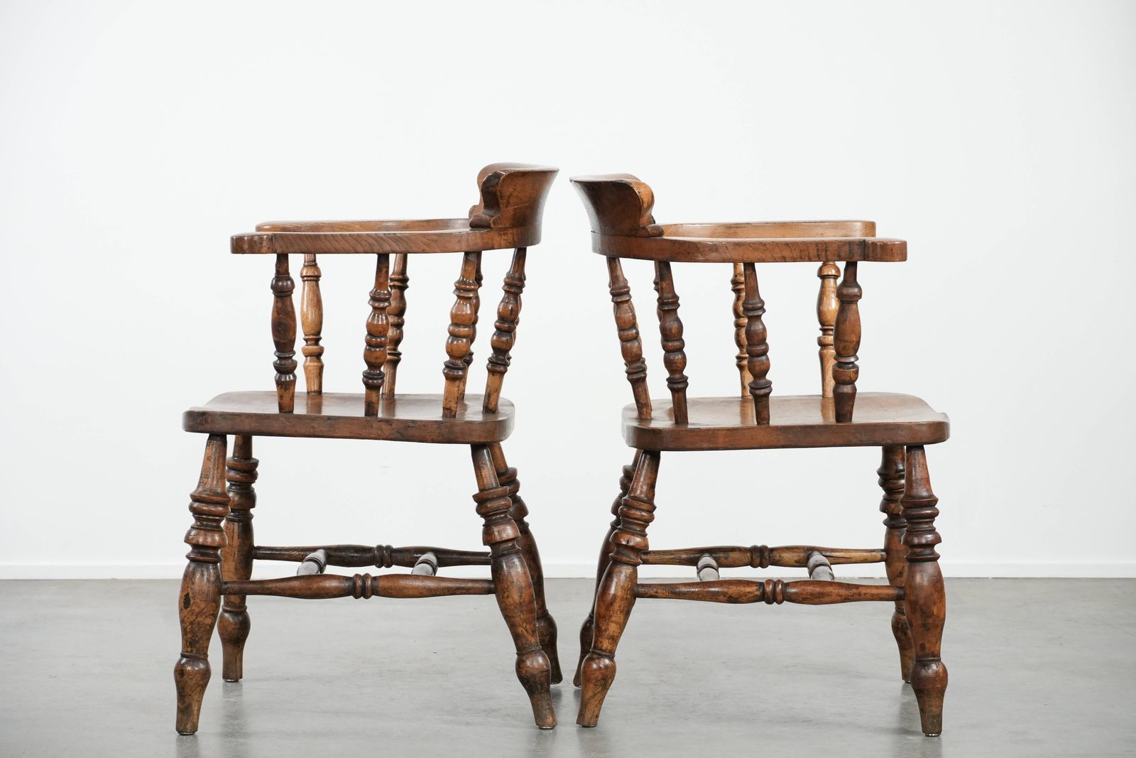Set Van 2 Antieke Engelse Captain Chairs / Stoelen / Bureaustoelen Uit Het Begin Van De 19e Eeuw photo Meubels