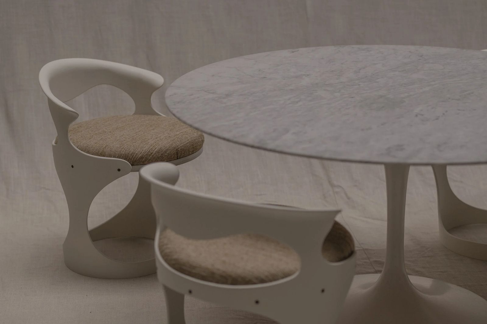 photo buy Extra Large ‘Tulip’ Dining Table By Eero Saarinen For Knoll International, 1960s