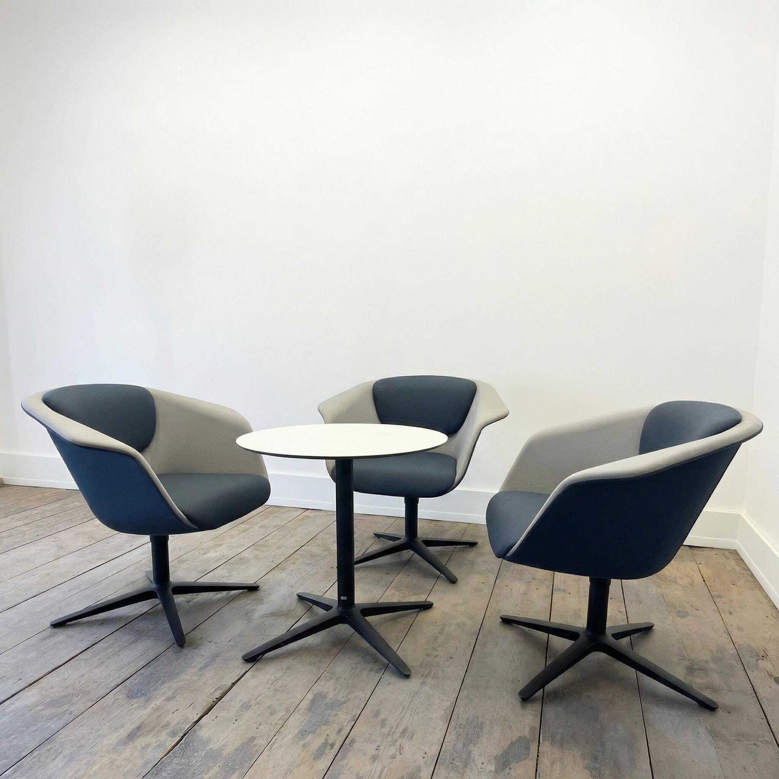 Sedus Lounge Set / Chairs & Table / Furniture Set