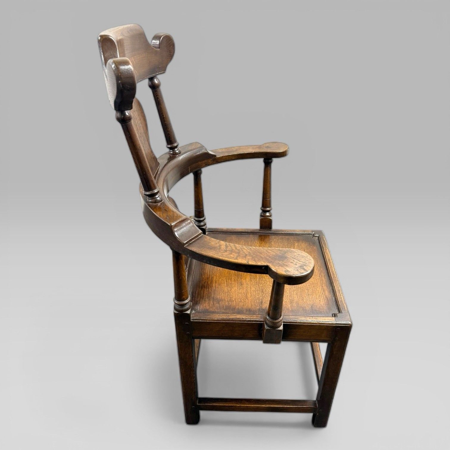 Late 20th Century Oak Wainscot Armchair In The 17th Century William & Mary Style photo vinterior