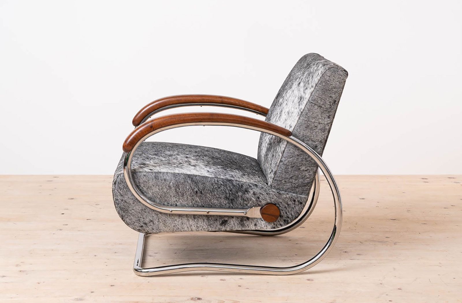 Iconic Armchair Model H221 Designed By Jindřich Halabala For Up Závody photo furniture