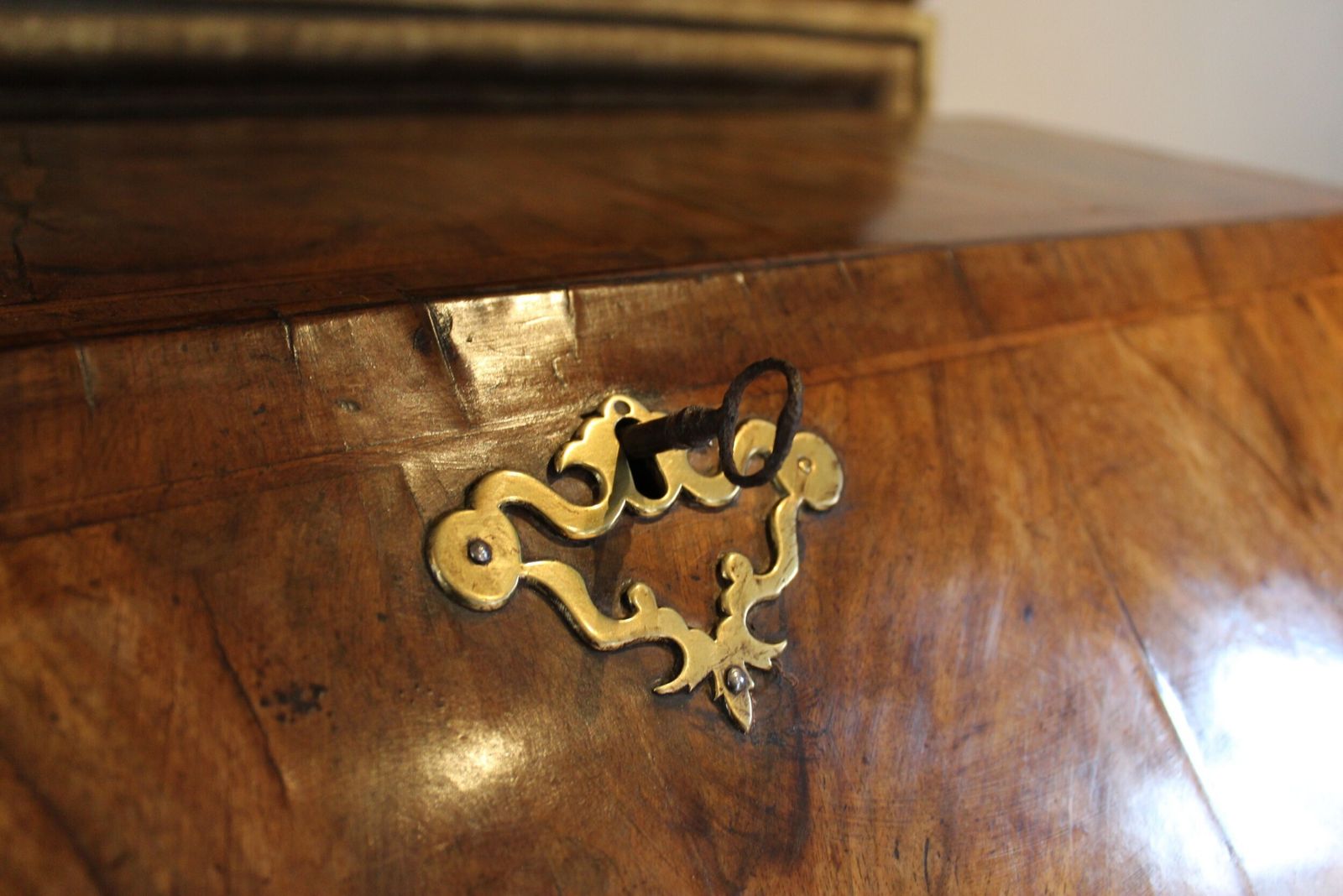 photo furniture Bureau Outstanding George II Walnut C1740