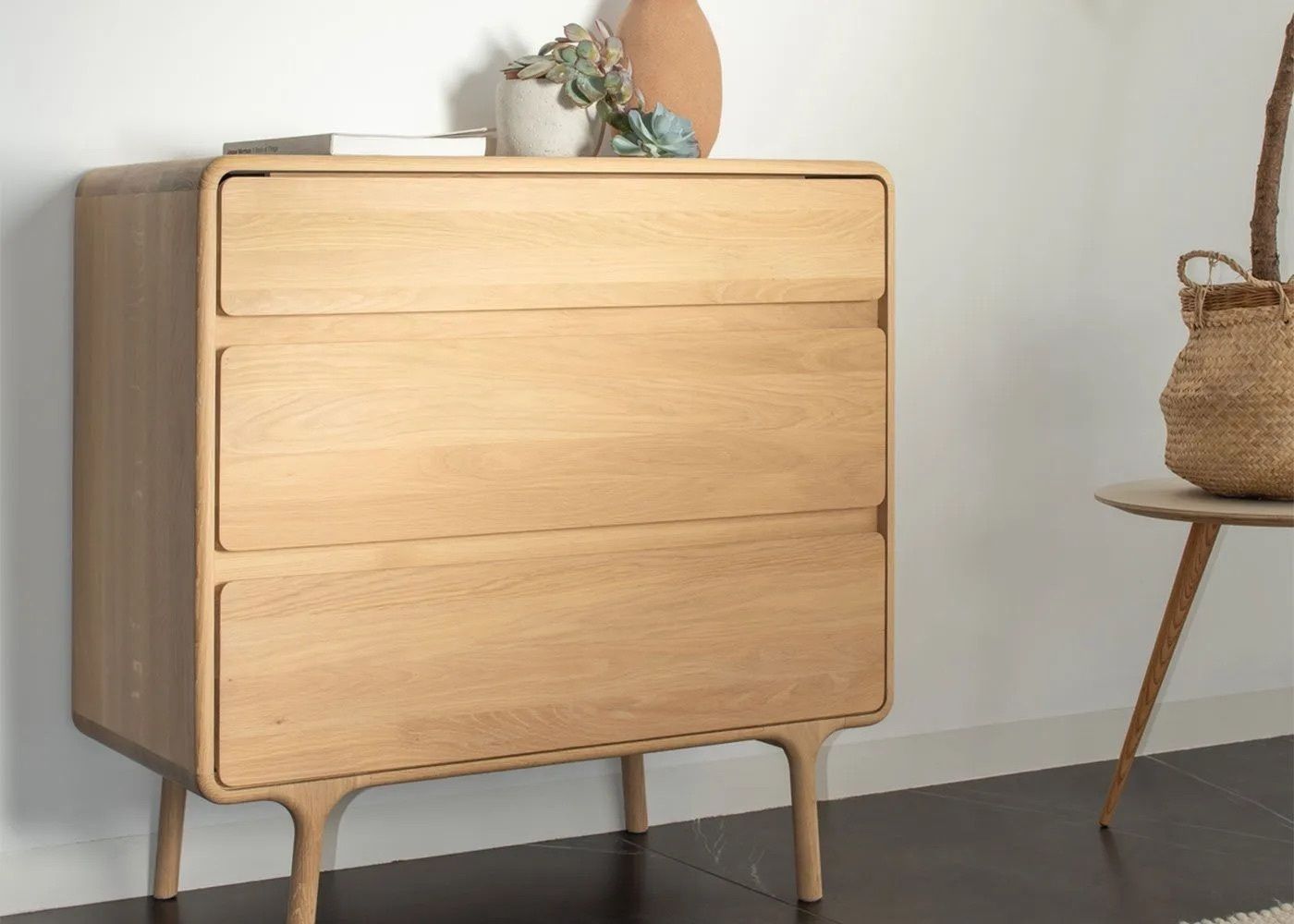 Heal’s Fawn Chest Of Drawers, Solid Oak, Award Winning Design, Excellent Condition photo Furniture
