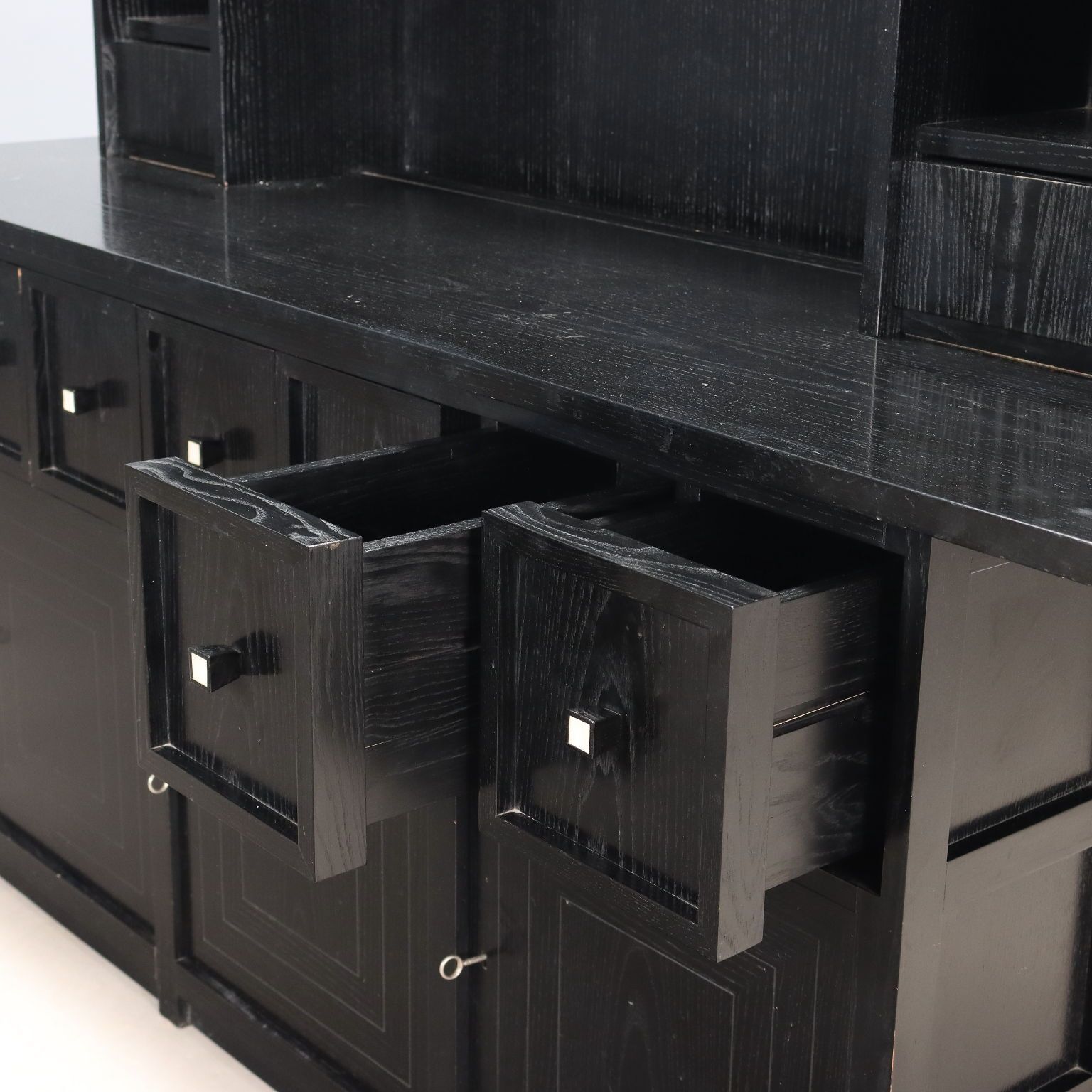Mobile Credenza Di Charles Rennie Mackintosh Per Cassina photo vinterior
