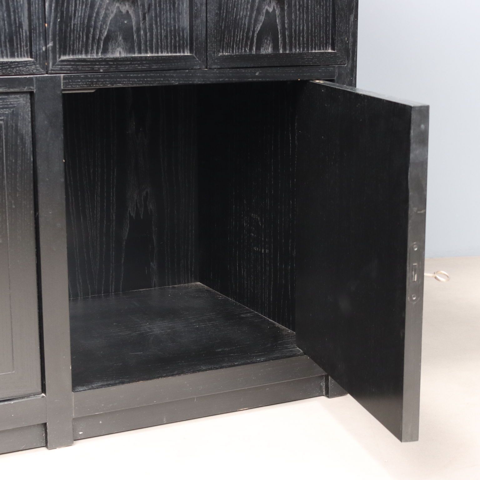 Mobile Credenza Di Charles Rennie Mackintosh Per Cassina photo vintage
