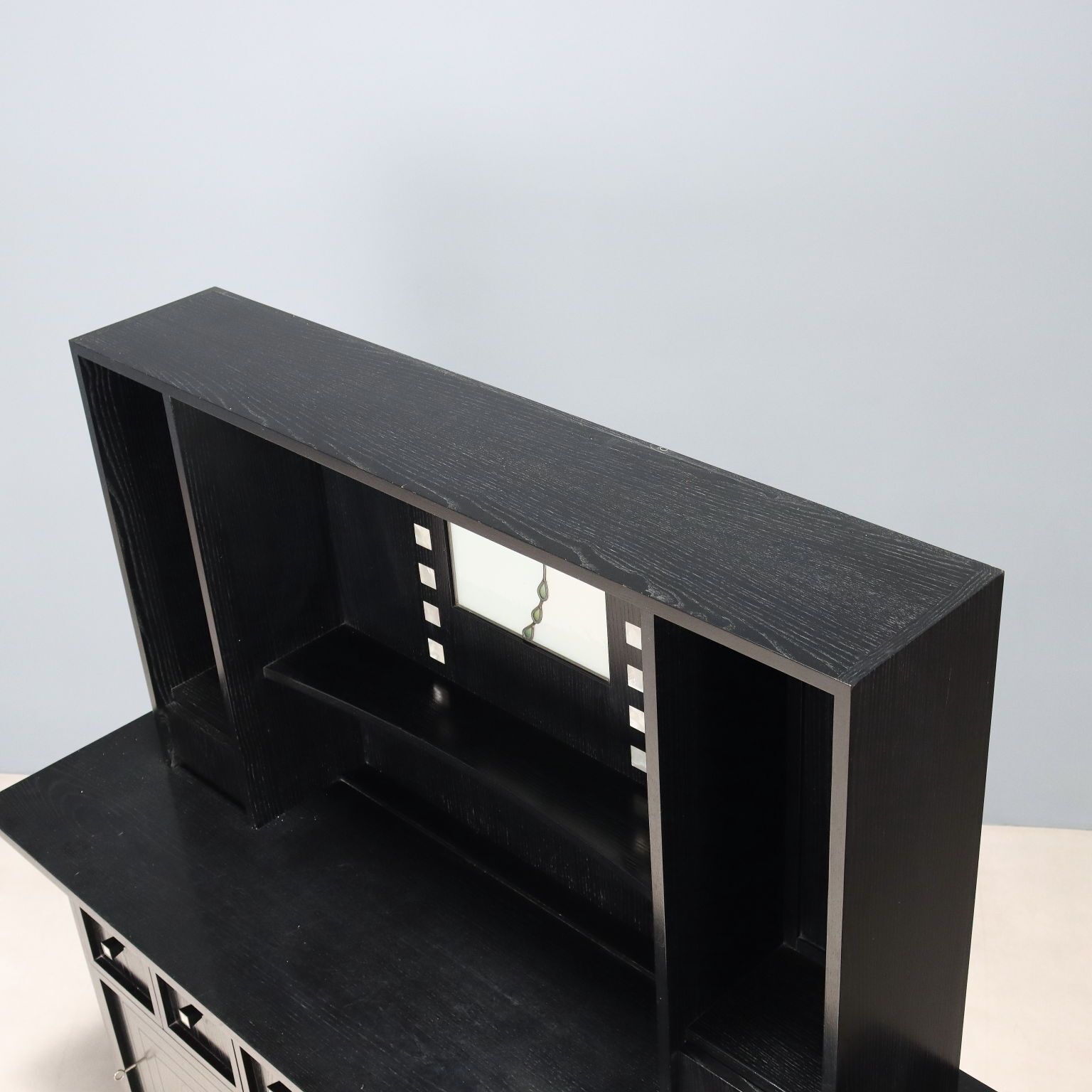 photo furniture Mobile Credenza Di Charles Rennie Mackintosh Per Cassina