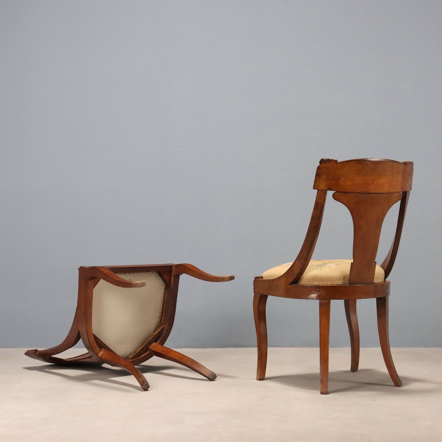 photo furniture Coppia Di Sedie Luigi Filippo In Noce