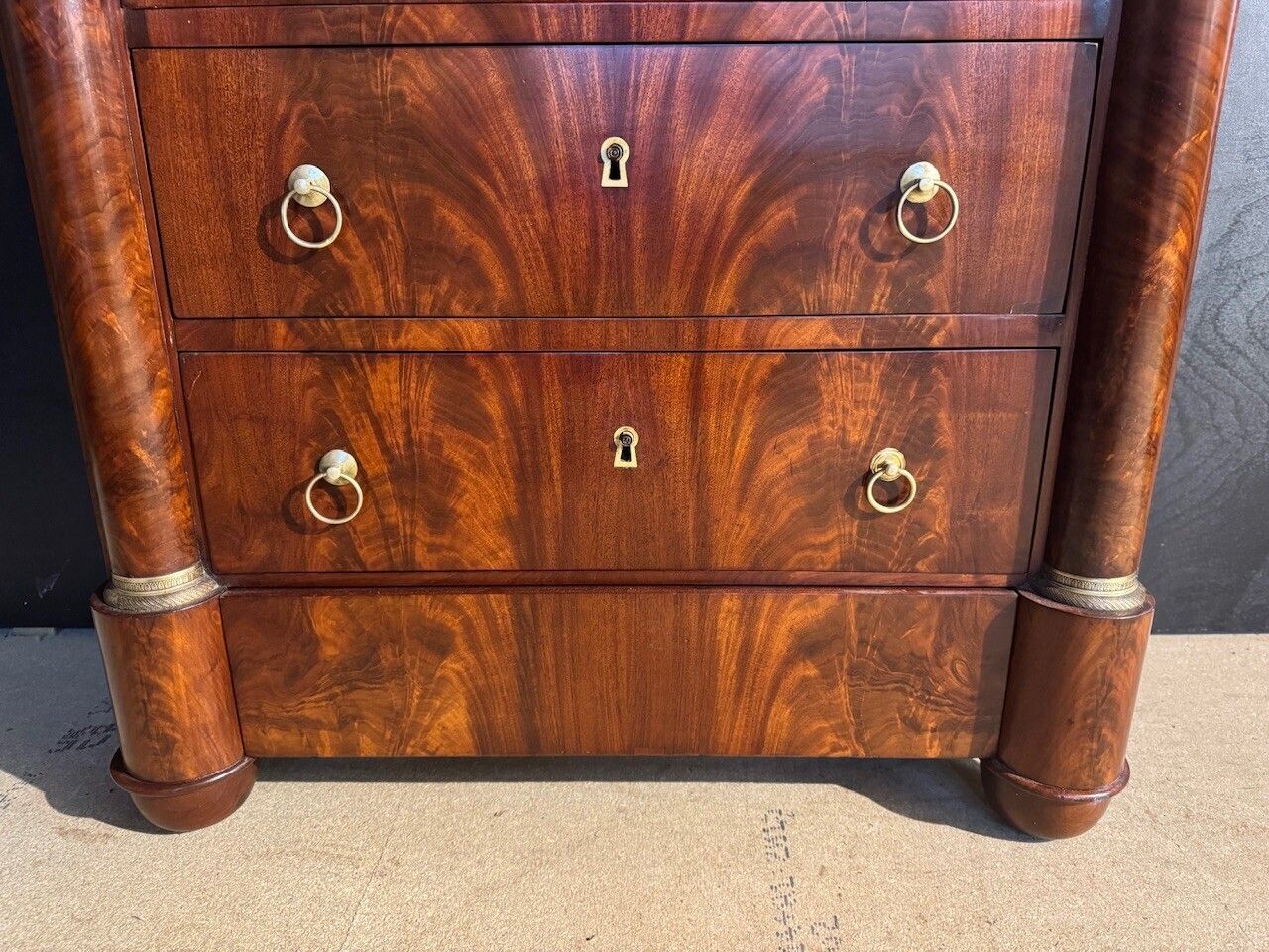 photo vinterior French Empire Chest Of Drawers