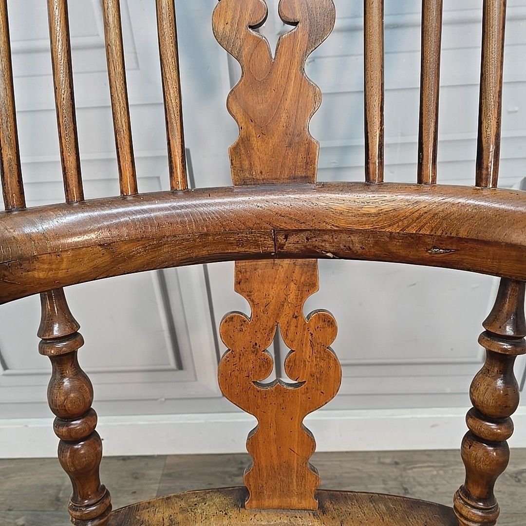photo vinterior Antique Windsor Armchair Elm Seat Hoop Back 19th Century Turned Wooden Chair