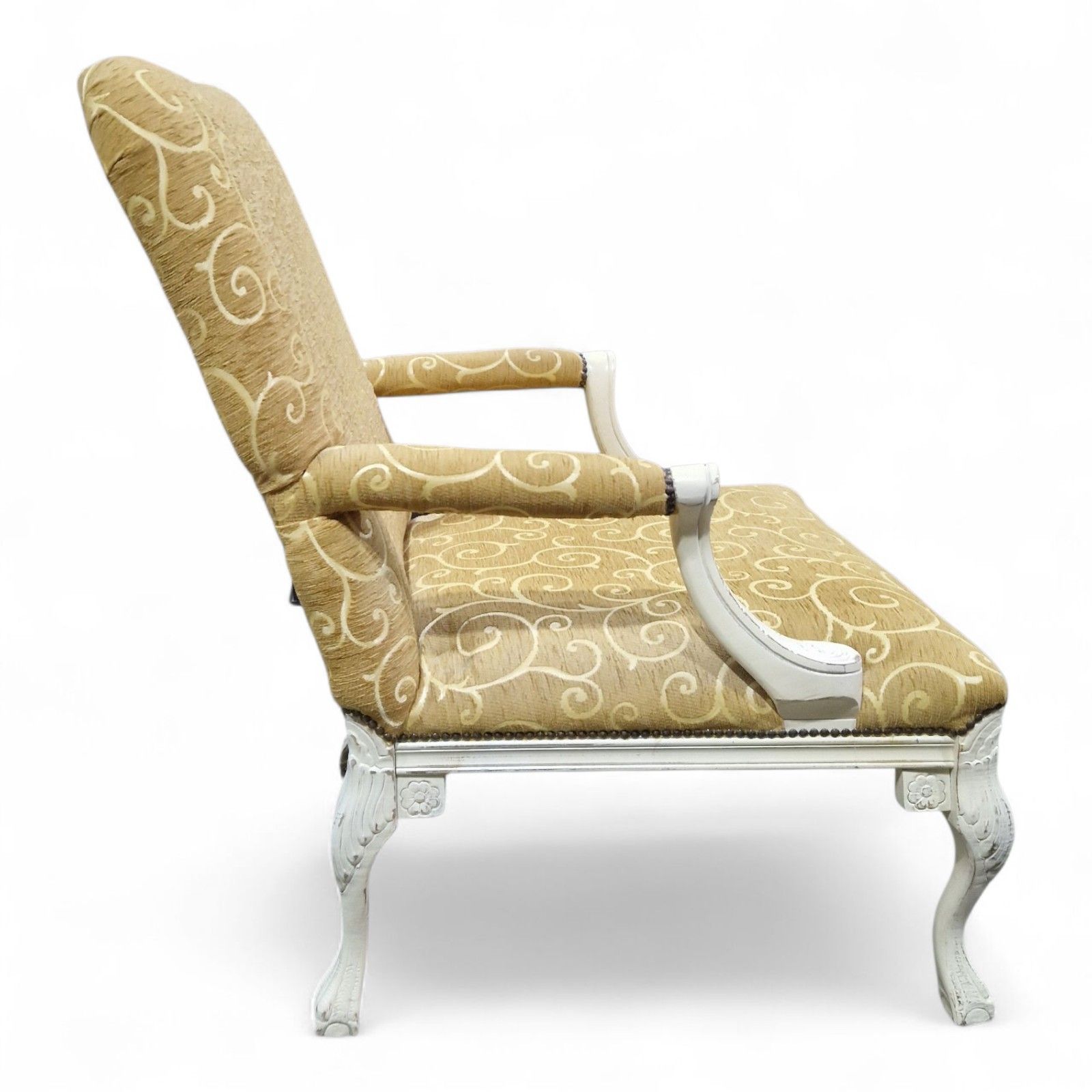 photo vinterior Antique Style Carved Armchair Library Reading Chair Claw And Ball Feet